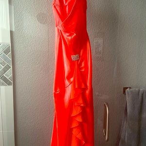 Evening gown dress. Great for prom or event